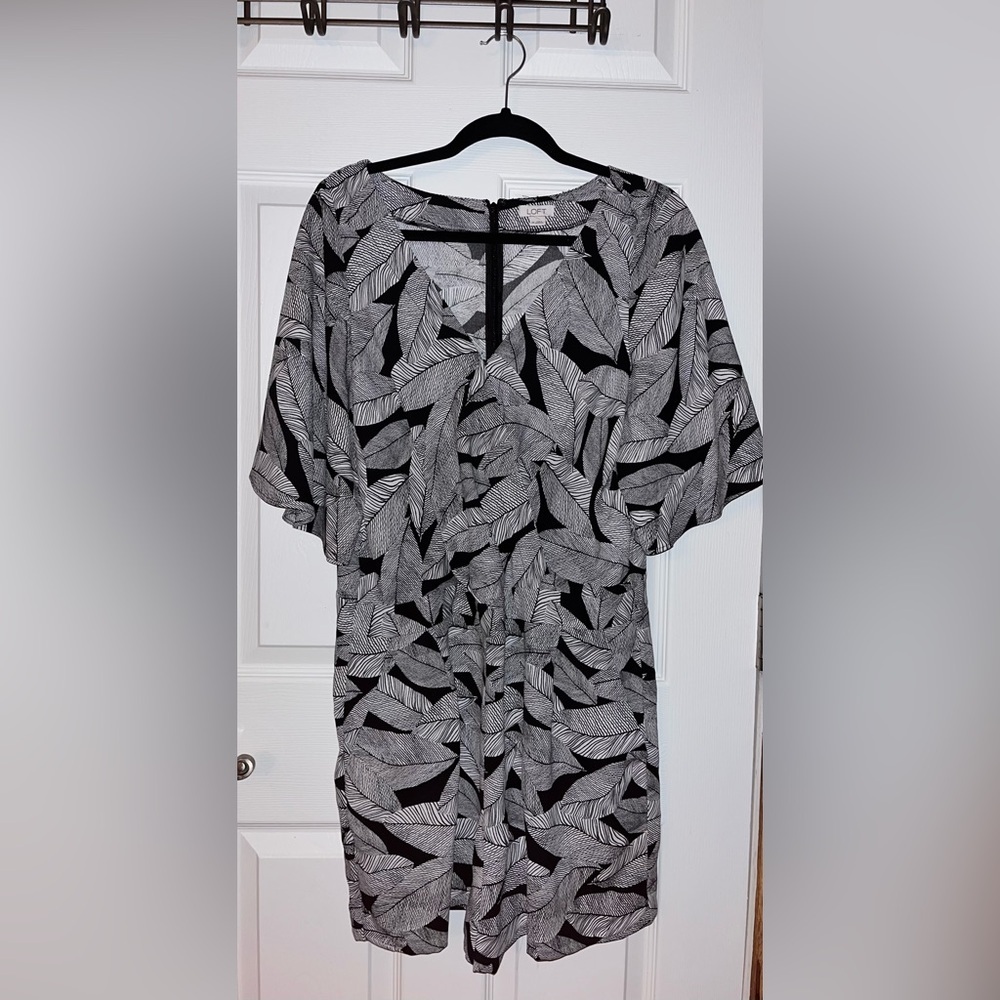 LOFT Short Sleeve Black & White Romper Size 14